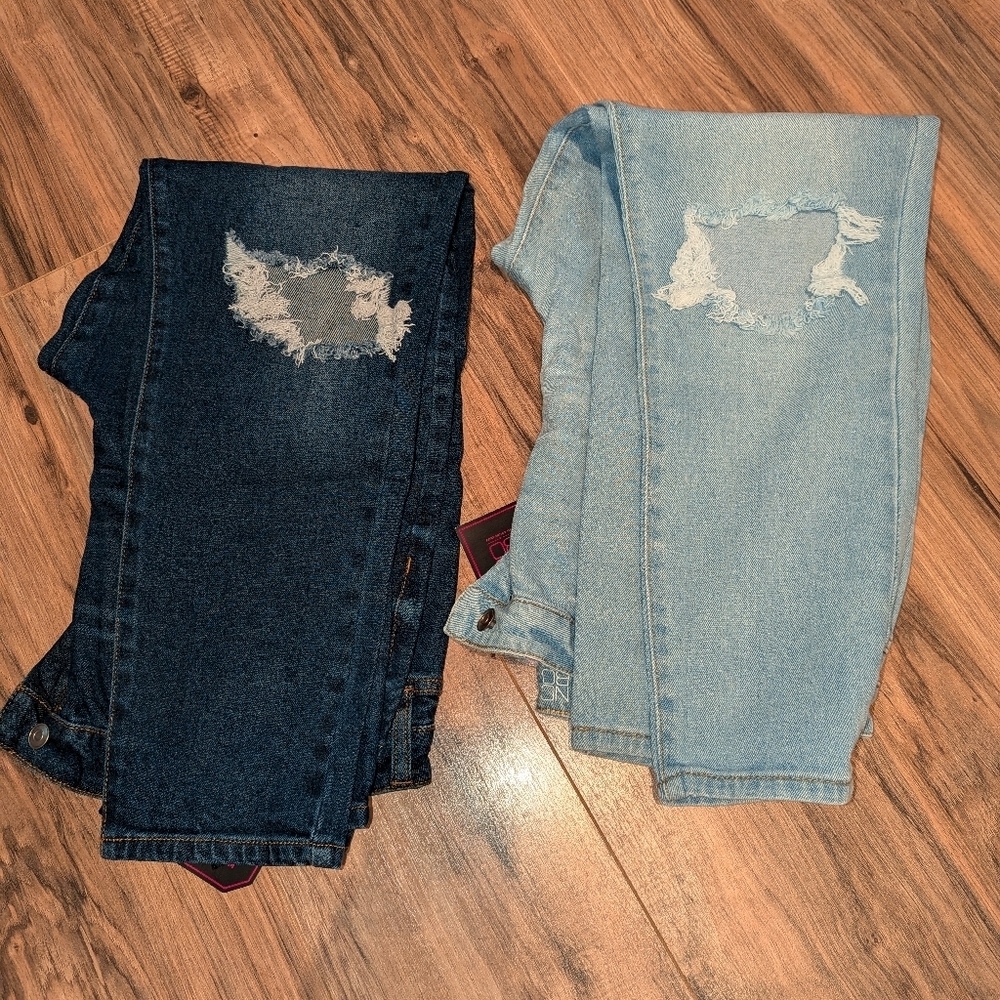 NWT. Junior size 13 jean bundle. High rise Mom Jeans NWT size 13. Bundle - Picture 6 of 6